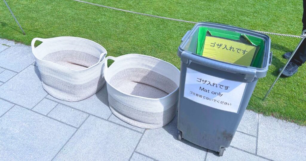 南池袋公園のゴザ入れ