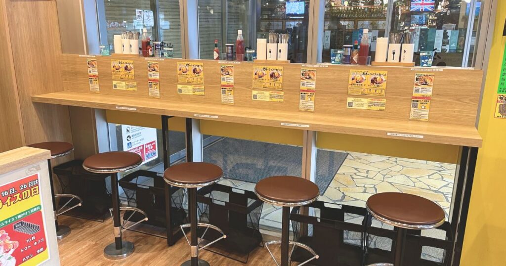 たまごけん店内(カウンター)