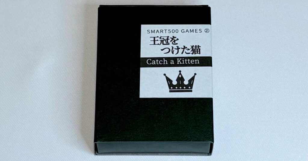 王冠をつけた猫