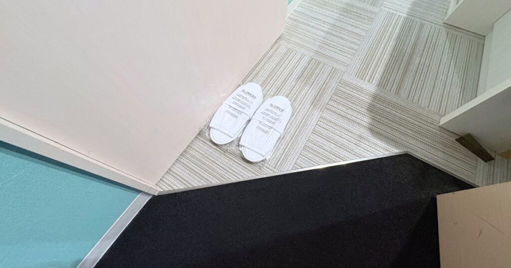 DEL style 名古屋納屋橋の使い捨てスリッパ