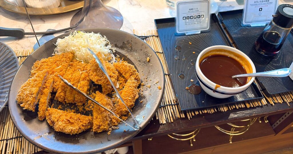 DEL style 名古屋納屋橋の朝食ビュッフェ 名古屋名物の味噌かつ