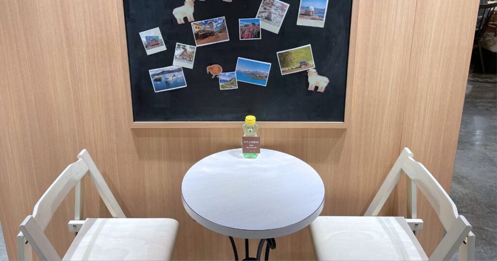 HIS The ROOM of journey CAFEのミニテーブル