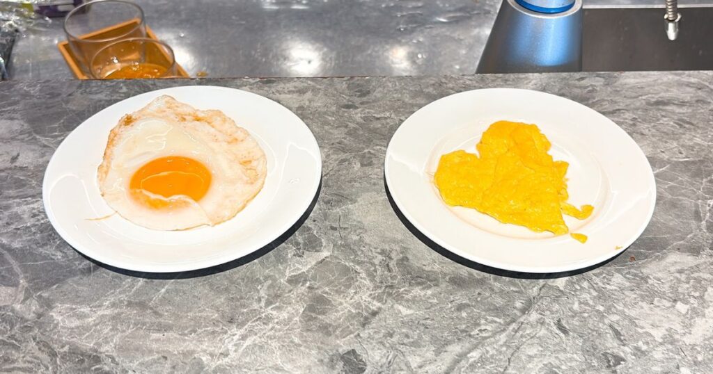 DEL style 名古屋納屋橋の朝食ビュッフェ 目玉焼きとスクランブルエッグ