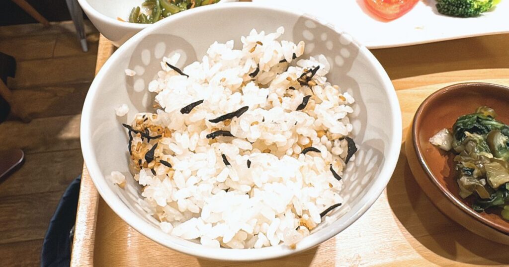 おぼんdeごはん ルミネ池袋店の五穀ひじきごはん少なめ