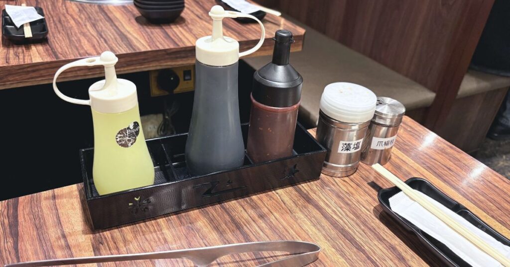 炭火焼肉無限道 池袋東口駅前店の卓上セット