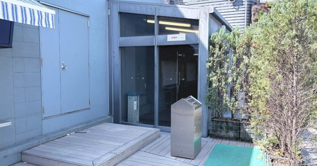 グリルピア ヨドバシ池袋の喫煙所