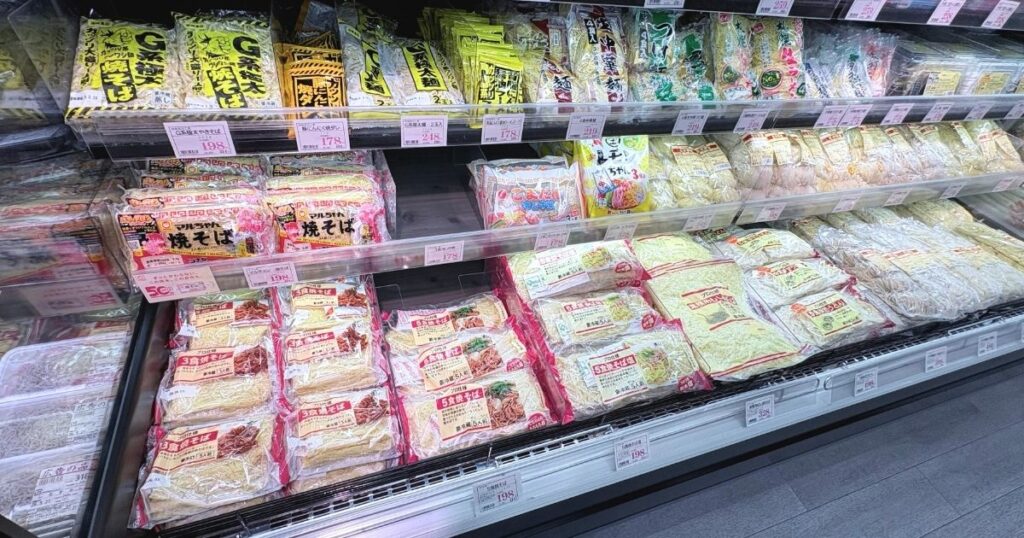 肉のハナマサの麺売り場