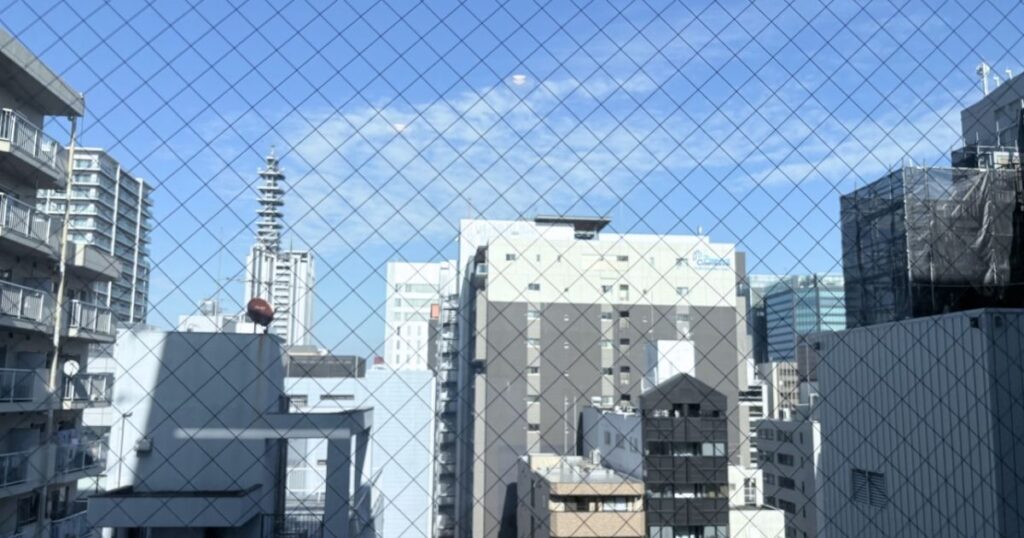 ホテルリブマックスPREMIUM名古屋丸の内のラグジュアリーシングルルームの窓から見える景色