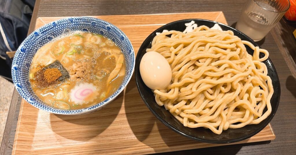 六厘舎池袋店の特製つけめん大盛