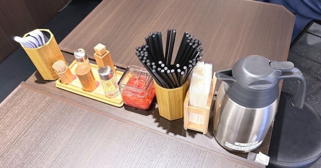 六厘舎池袋店のテーブルセット