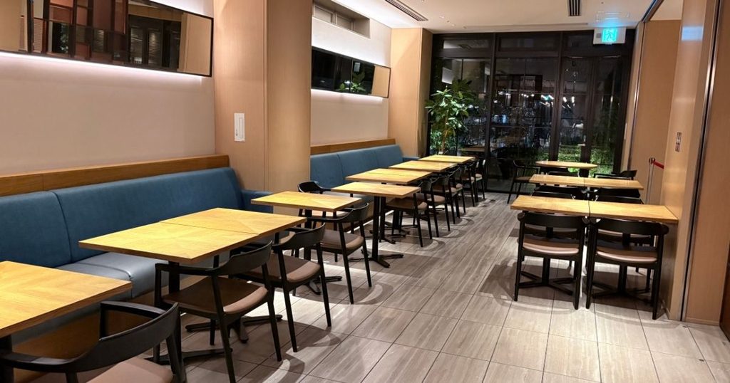 ホテルフォルツァ大阪北浜のラウンジ（夜）