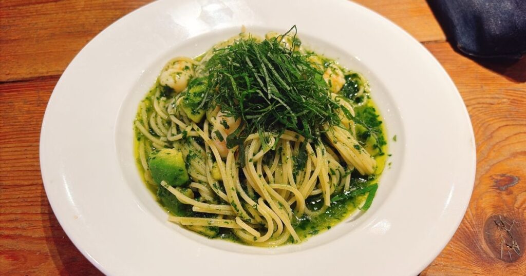 ESPRESSO D WORKS 池袋（エスプレッソディーワークス池袋）の海老とアボカドの大葉ジェノベーゼ